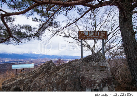 御嶽山（栃木）山頂の山名標 123222850