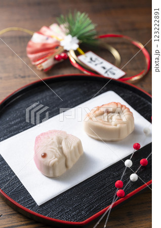 お正月の生菓子 123222891