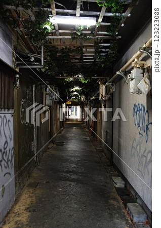 古い路地 古い路地 123223088