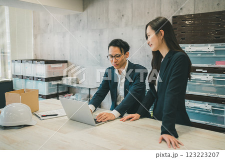 物流事務 物流事務 123223207