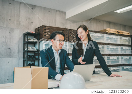 物流事務 123223209