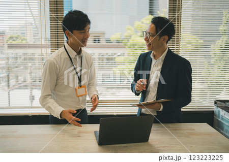 1on1　立ち話　オフィス 123223225