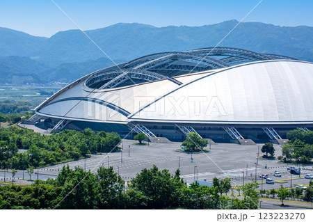 新緑と大分ドーム 123223270