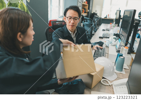 工場事務　物流事務　製造事務　運送事務　現場事務 123223321