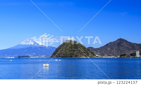 駿河湾から望む、海越しの富士山と淡島 駿河湾から望む、海越しの富士山と淡島 123224137
