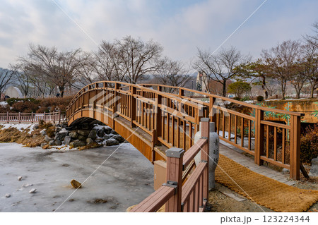 韓国　利川市　雪峰公園の風景 123224344