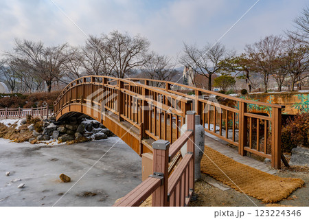 韓国　利川市　雪峰公園の風景 123224346