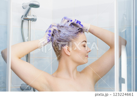 Woman applying toner shampoo on her hair 123224661