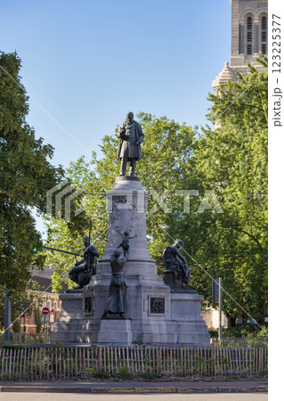 The monument to Louis Pasteur in Lille 123225377