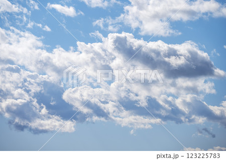 春の空 青空 晴れ 2月 【神奈川県 伊勢原市】 春の空 青空 晴れ 2月 【神奈川県 伊勢原市】 123225783