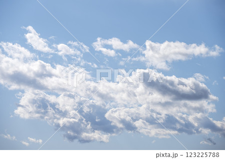 春の空 青空 晴れ 2月 【神奈川県 伊勢原市】 春の空 青空 晴れ 2月 【神奈川県 伊勢原市】 123225788