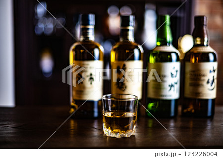ウイスキー ウイスキーイメージ Bar ジャパニーズウイスキー シングルモルト 日本 酒 蒸留酒 ウイスキー ウイスキーイメージ Bar ジャパニーズウイスキー シングルモルト 日本 酒 蒸留酒 123226004