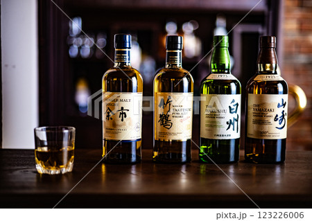 ウイスキー ウイスキーイメージ Bar ジャパニーズウイスキー シングルモルト 日本 酒 蒸留酒 ウイスキー ウイスキーイメージ Bar ジャパニーズウイスキー シングルモルト 日本 酒 蒸留酒 123226006