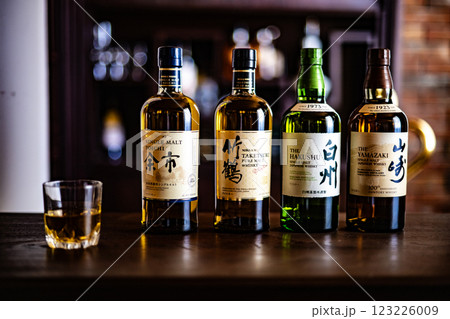 ウイスキー ウイスキーイメージ Bar ジャパニーズウイスキー シングルモルト 日本 酒 蒸留酒 ウイスキー ウイスキーイメージ Bar ジャパニーズウイスキー シングルモルト 日本 酒 蒸留酒 123226009