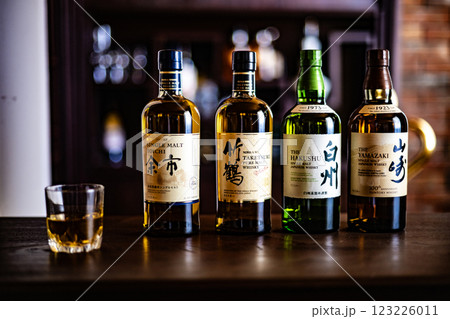ウイスキー ウイスキーイメージ Bar ジャパニーズウイスキー シングルモルト 日本 酒 蒸留酒 ウイスキー ウイスキーイメージ Bar ジャパニーズウイスキー シングルモルト 日本 酒 蒸留酒 123226011