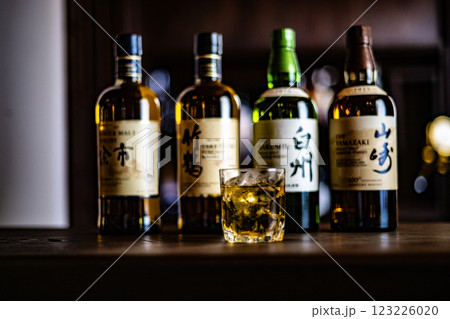 ウイスキー ウイスキーイメージ Bar ジャパニーズウイスキー シングルモルト 日本 酒 蒸留酒 ウイスキー ウイスキーイメージ Bar ジャパニーズウイスキー シングルモルト 日本 酒 蒸留酒 123226020