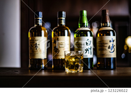 ウイスキー ウイスキーイメージ Bar ジャパニーズウイスキー シングルモルト 日本 酒 蒸留酒 ウイスキー ウイスキーイメージ Bar ジャパニーズウイスキー シングルモルト 日本 酒 蒸留酒 123226022