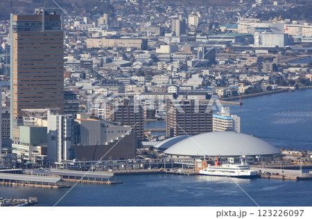 サンポート高松、新しく出来たあなぶきアリーナ香川（香川県立アリーナ）と高松港周辺 123226097