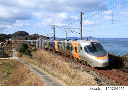 【JR四国】8000系 特急「いしづち・しおかぜ」と瀬戸内海(予讃線:浅海〜大浦) 【JR四国】8000系 特急「いしづち・しおかぜ」と瀬戸内海(予讃線:浅海〜大浦) 123226465