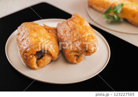野菜と肉の栃尾揚げ巻き　煮物 123227505