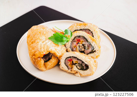 野菜と肉の栃尾揚げ巻き　煮物 123227506