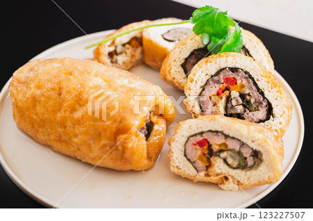 野菜と豚ミンチを巻いた栃尾揚げ 123227507