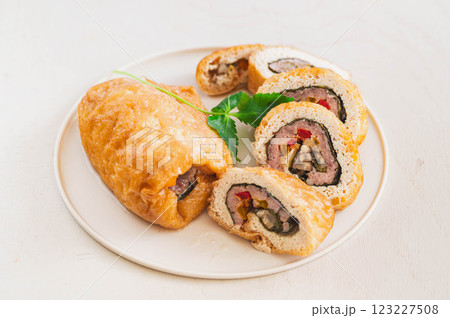 野菜と豚ミンチを巻いた栃尾揚げ 123227508