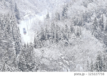 雪景色のしなの鉄道 123227738