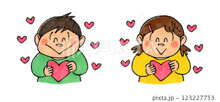 ハートを持つ男の子と女の子 ハートを持つ男の子と女の子 123227753