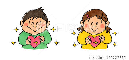 ハートを持つ男の子と女の子(キラキラ) 123227755