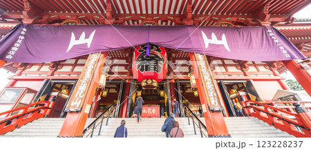 「東京都」浅草浅草寺　本堂 123228237