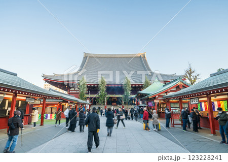 「東京都」浅草浅草寺　本堂 123228241