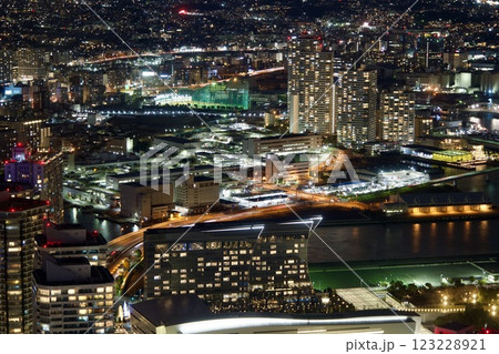 横浜の高層ビルから眺める夜景 123228921