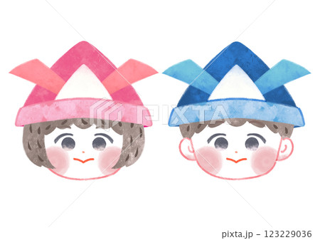 兜をかぶるこどもたち 123229036