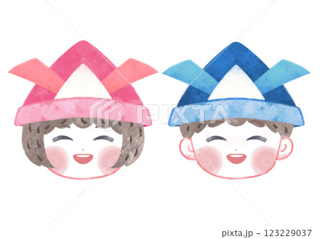 兜をかぶるこどもたち 123229037