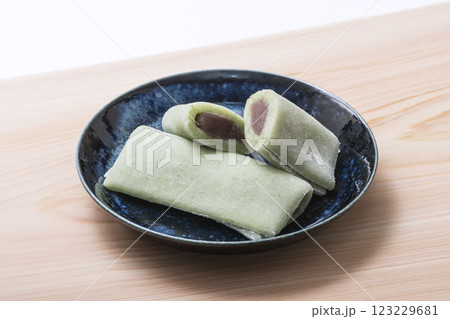 さわ餅　お餅の和菓子　郷土菓子　三重県の和菓子　和のイメージ 123229681