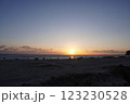 海から見る朝日 123230528