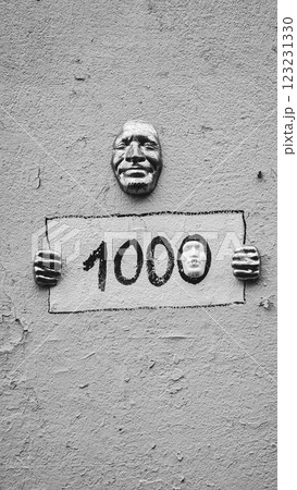 Interesting wall art in street of Paris 123231330