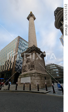 Very high street monument in city 123231332