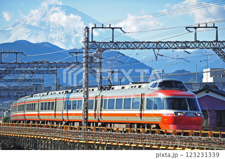 小田急小田原線　新松田－渋沢　小田急　7000形　7003編成　はこね　LSE 123231339