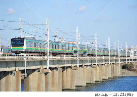 東海道本線　茅ヶ崎－平塚　JR東日本　E233系3000番台　E-11編成（国府津） 123232988