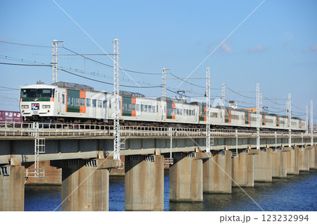 東海道本線　茅ヶ崎－平塚　JR東日本　185系　A3編成（大宮）　踊り子 123232994