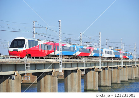 東海道本線 茅ヶ崎-平塚 伊豆急 2100系 R-5編成 リゾートスーパービュー踊り子 東海道本線 茅ヶ崎-平塚 伊豆急 2100系 R-5編成 リゾートスーパービュー踊り子 123233003