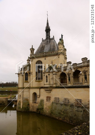 パリ郊外の美しいシャンティイ城 パリ郊外の美しいシャンティイ城 123233148