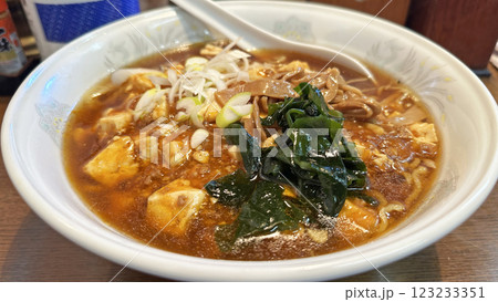飲食店の風景(ピリ辛の麻婆ラーメン) 飲食店の風景(ピリ辛の麻婆ラーメン) 123233351