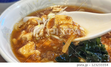 飲食店の風景(ピリ辛の麻婆ラーメン) 飲食店の風景(ピリ辛の麻婆ラーメン) 123233354