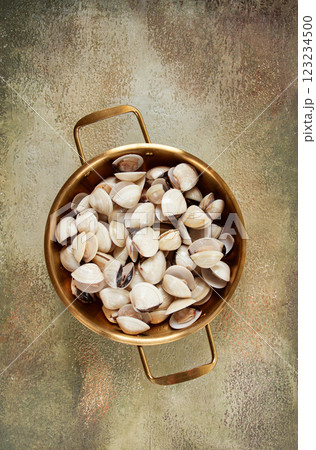 freshly frozen vongole clams, in a frying pan, top view, no people, 123234500