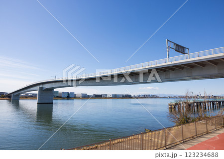 東京と川崎を結ぶ多摩川スカイブリッジの風景 123234688