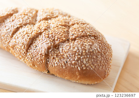 ごまフランスパンのイメージ　(写真素材) 123236697