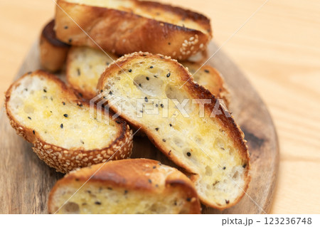 ごまフランスパンのイメージ　(写真素材) 123236748